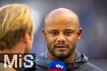 20.09.2025, Fussball Bundesliga 2025/2026, 4.Spieltag, TSG 1899 Hoffenheim - FC Bayern Mnchen, in der PreZero-Arena (Sinsheim). Trainer Vincent Kompany (FC Bayern Mnchen) nachdenklich beim SKY-Interview.
