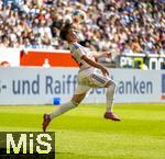 20.09.2025, Fussball Bundesliga 2025/2026, 4.Spieltag, TSG 1899 Hoffenheim - FC Bayern Mnchen, in der PreZero-Arena (Sinsheim). Lennart Karl (FC Bayern Mnchen) Kopfball.