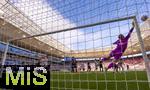 20.09.2025, Fussball Bundesliga 2025/2026, 4.Spieltag, TSG 1899 Hoffenheim - FC Bayern Mnchen, in der PreZero-Arena (Sinsheim). Torwart Manuel Neuer (FC Bayern Mnchen) hechtet zum Ball 