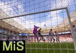 20.09.2025, Fussball Bundesliga 2025/2026, 4.Spieltag, TSG 1899 Hoffenheim - FC Bayern Mnchen, in der PreZero-Arena (Sinsheim). Torwart Manuel Neuer (FC Bayern Mnchen) gegen Robin Hranac (TSG 1899 Hoffenheim) 