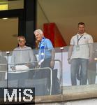 20.09.2025, Fussball Bundesliga 2025/2026, 4.Spieltag, TSG 1899 Hoffenheim - FC Bayern Mnchen, in der PreZero-Arena (Sinsheim). SAP-Grnder und Hoffenheims Club-Mzen Dietmar Hopp (mitte, Blauer Schal) als Zuschauer auf der Tribne.   