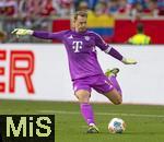 20.09.2025, Fussball Bundesliga 2025/2026, 4.Spieltag, TSG 1899 Hoffenheim - FC Bayern Mnchen, in der PreZero-Arena (Sinsheim). Torwart Manuel Neuer (FC Bayern Mnchen) Abschlag 