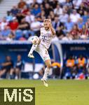 20.09.2025, Fussball Bundesliga 2025/2026, 4.Spieltag, TSG 1899 Hoffenheim - FC Bayern Mnchen, in der PreZero-Arena (Sinsheim). Konrad Laimer (FC Bayern Mnchen) springt artistisch zum Ball 