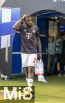 20.09.2025, Fussball Bundesliga 2025/2026, 4.Spieltag, TSG 1899 Hoffenheim - FC Bayern Mnchen, in der PreZero-Arena (Sinsheim). Dayot Upamecano (FC Bayern Mnchen) kommt zur Ersatzbank.