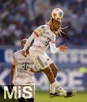 20.09.2025, Fussball Bundesliga 2025/2026, 4.Spieltag, TSG 1899 Hoffenheim - FC Bayern Mnchen, in der PreZero-Arena (Sinsheim).  Sacha Boey (FC Bayern Mnchen) Kopfball, es fliegen seine Haare und der Schweiss. 