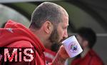 14.09.2025, Fussball Kreisliga Augsburg 2025/2026, 8.Spieltag, SV Mering II - TSV Pfersee Augsburg, Sascha Mlders (SV Mering) trinkt aus seiner Kaffeetasse.