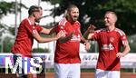 14.09.2025, Fussball Kreisliga Augsburg 2025/2026, 8.Spieltag, SV Mering II - TSV Pfersee Augsburg, mitte: Sascha Mlders (SV Mering) Torjubel mit seinen Mannschaftskameraden nach einem seiner 4 Tore. 