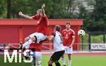 14.09.2025, Fussball Kreisliga Augsburg 2025/2026, 8.Spieltag, SV Mering II - TSV Pfersee Augsburg, li: Sascha Mlders (SV Mering) bersteigt seinen Mannschaftskameraden im Zweikampf.