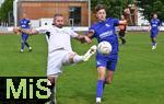 25.05.2025, Fussball Kreisliga Augsburg 2024/2025,  SV Mering II - Kissinger SC, Sascha Mlders (li, SV Mering) im Zweikampf