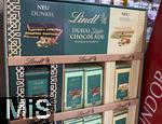 22.09.2025, Trend Dubai Schokolade,  Hier die Version von der Firma LINDT als DUBAI-Style Chocolade im Verkaufs-Display eines Supermarktes, mit Pistazien-Fllung,  70 Prozent CACO. Neu Weisse Schokolade