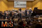 26.09.2025, Internationales Klassikfestival: Festival der Nationen 2025, im Kurhaus Bad Wrishofen (Unterallgu), Klassik for Kids: Schulkonzert fr Schlerinnen und Schler im Kursaal mit dem vbw-Festivalorchester und Christoph Adt (Dirigent), Stargast der Pianist Igor Levit (Deutschland), hier bei einer Ansprache an die Kids.