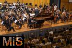 26.09.2025, Internationales Klassikfestival: Festival der Nationen 2025, im Kurhaus Bad Wrishofen (Unterallgu), Klassik for Kids: Schulkonzert fr Schlerinnen und Schler im Kursaal mit dem vbw-Festivalorchester und Christoph Adt (Dirigent), Stargast der Pianist Igor Levit (Deutschland) am Klavier.