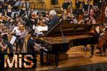 26.09.2025, Internationales Klassikfestival: Festival der Nationen 2025, im Kurhaus Bad Wrishofen (Unterallgu), Klassik for Kids: Schulkonzert fr Schlerinnen und Schler im Kursaal mit dem vbw-Festivalorchester und Christoph Adt (Dirigent), Stargast der Pianist Igor Levit (Deutschland) am Klavier.