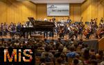 26.09.2025, Internationales Klassikfestival: Festival der Nationen 2025, im Kurhaus Bad Wrishofen (Unterallgu), Klassik for Kids: Schulkonzert fr Schlerinnen und Schler im Kursaal mit dem vbw-Festivalorchester und Christoph Adt (Dirigent), Stargast der Pianist Igor Levit (Deutschland) am Klavier.
