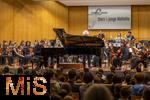 26.09.2025, Internationales Klassikfestival: Festival der Nationen 2025, im Kurhaus Bad Wrishofen (Unterallgu), Klassik for Kids: Schulkonzert fr Schlerinnen und Schler im Kursaal mit dem vbw-Festivalorchester und Christoph Adt (Dirigent), Stargast der Pianist Igor Levit (Deutschland) am Klavier.
