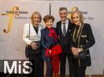 26.09.2025, Internationales Klassikfestival: Festival der Nationen 2025, im Kurhaus Bad Wrishofen (Unterallgu), Festivalerffnung im Kursaal mit Beatrice Rana, Klavier. Riccardo Minasi, Dirigent, Die Deutsche Kammerphilharmonie Bremen,  Die Kesser-Zwillinge Alice und Ellen Kessler, mit Festival-Intendant Winfried Roch, BR-Moderatorin Carolin Reiber.