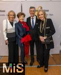 26.09.2025, Internationales Klassikfestival: Festival der Nationen 2025, im Kurhaus Bad Wrishofen (Unterallgu), Festivalerffnung im Kursaal mit Beatrice Rana, Klavier. Riccardo Minasi, Dirigent, Die Deutsche Kammerphilharmonie Bremen,  Die Kesser-Zwillinge Alice und Ellen Kessler, mit Festival-Intendant Winfried Roch, BR-Moderatorin Carolin Reiber.
