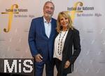 26.09.2025, Internationales Klassikfestival: Festival der Nationen 2025, im Kurhaus Bad Wrishofen (Unterallgu), Festivalerffnung im Kursaal mit Beatrice Rana, Klavier. Riccardo Minasi, Dirigent, Die Deutsche Kammerphilharmonie Bremen, re: Sngerin Ioreen Sheer mit Ehemann Klaus Jrgen Kahl.