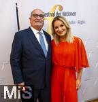 26.09.2025, Internationales Klassikfestival: Festival der Nationen 2025, im Kurhaus Bad Wrishofen (Unterallgu), Festivalerffnung im Kursaal mit Beatrice Rana, Klavier. Riccardo Minasi, Dirigent, Die Deutsche Kammerphilharmonie Bremen, re: Moderatorin (SAT1) Eva Grnbauer
