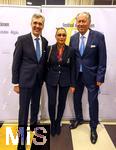26.09.2025, Internationales Klassikfestival: Festival der Nationen 2025, im Kurhaus Bad Wrishofen (Unterallgu), Festivalerffnung im Kursaal mit Beatrice Rana, Klavier. Riccardo Minasi, Dirigent, Die Deutsche Kammerphilharmonie Bremen, v.li: Festivalintendant Winfried Roch, Prof. Dr. Werner Mang mit Ehefrau Sybille 