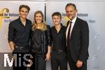 26.09.2025, Internationales Klassikfestival: Festival der Nationen 2025, im Kurhaus Bad Wrishofen (Unterallgu), Festivalerffnung im Kursaal mit Beatrice Rana, Klavier. Riccardo Minasi, Dirigent, Die Deutsche Kammerphilharmonie Bremen, Jens Huwald (PR-Agentur Wilde) mit Familie.