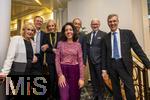 26.09.2025, Internationales Klassikfestival: Festival der Nationen 2025, im Kurhaus Bad Wrishofen (Unterallgu), Festivalerffnung im Kursaal mit Beatrice Rana, Klavier. Riccardo Minasi, Dirigent, Die Deutsche Kammerphilharmonie Bremen, Nach dem Konzert das Galadinner im Hotel Steigenberger Sonnenhof Bad Wrishofen. Die Kesser-Zwillinge Alice und Ellen Kessler mit dem Star des Abends, Beatrice Rana (mitte), die Intendanten des Festivals Werner und Winfried Roch, Riccardo Minasi, Dirigent,