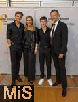 26.09.2025, Internationales Klassikfestival: Festival der Nationen 2025, im Kurhaus Bad Wrishofen (Unterallgu), Festivalerffnung im Kursaal mit Beatrice Rana, Klavier. Riccardo Minasi, Dirigent, Die Deutsche Kammerphilharmonie Bremen, Jens Huwald (PR-Agentur Wilde) mit Familie.