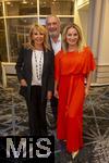 26.09.2025, Internationales Klassikfestival: Festival der Nationen 2025, im Kurhaus Bad Wrishofen (Unterallgu), Festivalerffnung im Kursaal mit Beatrice Rana, Klavier. Riccardo Minasi, Dirigent, Die Deutsche Kammerphilharmonie Bremen, Nach dem Konzert das Galadinner im Hotel Steigenberger Sonnenhof Bad Wrishofen. li: Sngerin Ireen Sheer mit Ehemann, re: Moderatorin (SAT1) Eva Grnbauer 