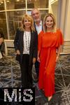 26.09.2025, Internationales Klassikfestival: Festival der Nationen 2025, im Kurhaus Bad Wrishofen (Unterallgu), Festivalerffnung im Kursaal mit Beatrice Rana, Klavier. Riccardo Minasi, Dirigent, Die Deutsche Kammerphilharmonie Bremen, Nach dem Konzert das Galadinner im Hotel Steigenberger Sonnenhof Bad Wrishofen. li: Sngerin Ireen Sheer mit Ehemann, re: Moderatorin (SAT1) Eva Grnbauer 