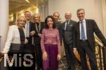 26.09.2025, Internationales Klassikfestival: Festival der Nationen 2025, im Kurhaus Bad Wrishofen (Unterallgu), Festivalerffnung im Kursaal mit Beatrice Rana, Klavier. Riccardo Minasi, Dirigent, Die Deutsche Kammerphilharmonie Bremen, Nach dem Konzert das Galadinner im Hotel Steigenberger Sonnenhof Bad Wrishofen. Die Kesser-Zwillinge Alice und Ellen Kessler mit dem Star des Abends, Beatrice Rana (mitte), die Intendanten des Festivals Werner und Winfried Roch, Riccardo Minasi, Dirigent, 