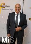 26.09.2025, Internationales Klassikfestival: Festival der Nationen 2025, im Kurhaus Bad Wrishofen (Unterallgu), Festivalerffnung im Kursaal mit Beatrice Rana, Klavier. Riccardo Minasi, Dirigent, Die Deutsche Kammerphilharmonie Bremen, Franz Bulle Roth (Ex-Bayern-Spieler).