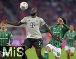 26.09.2025, Fussball Bundesliga 2025/2026, 5.Spieltag, FC Bayern Mnchen - SV Werder Bremen, in der Allianz-Arena Mnchen,  v.l. Dayot Upamecano (FC Bayern Mnchen) gegen Leonardo Bittencourt (Werder Bremen) 


