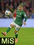 26.09.2025, Fussball Bundesliga 2025/2026, 5.Spieltag, FC Bayern Mnchen - SV Werder Bremen, in der Allianz-Arena Mnchen, Romano Schmid (Werder Bremen) am Ball.