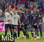 26.09.2025, Fussball Bundesliga 2025/2026, 5.Spieltag, FC Bayern Mnchen - SV Werder Bremen, in der Allianz-Arena Mnchen, So sehen Sieger aus, v.l. Nicolas Jackson (FC Bayern Mnchen), Raphael Guerreiro (FC Bayern Mnchen), Luis Diaz (FC Bayern Mnchen), Michael Olise (FC Bayern Mnchen), Serge Gnabry (FC Bayern Mnchen) 