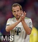 26.09.2025, Fussball Bundesliga 2025/2026, 5.Spieltag, FC Bayern Mnchen - SV Werder Bremen, in der Allianz-Arena Mnchen, Harry Kane (FC Bayern Mnchen) bedankt sich bei seiner Auswechslung bei den Fans,
