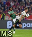 26.09.2025, Fussball Bundesliga 2025/2026, 5.Spieltag, FC Bayern Mnchen - SV Werder Bremen, in der Allianz-Arena Mnchen, v.l. Samuel Mbangula (Werder Bremen) gegen Tom Bischof (Bayern Mnchen) 