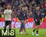 26.09.2025, Fussball Bundesliga 2025/2026, 5.Spieltag, FC Bayern Mnchen - SV Werder Bremen, in der Allianz-Arena Mnchen, v.l. Jonathan Tah (FC Bayern Mnchen), Aleksandar Pavlovic (FC Bayern Mnchen) und Min-jae Kim (Bayern Mnchen, Minjae Kim)   feiern nach dem Spiel.
