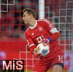 26.09.2025, Fussball Bundesliga 2025/2026, 5.Spieltag, FC Bayern Mnchen - SV Werder Bremen, in der Allianz-Arena Mnchen, Torwart Manuel Neuer (FC Bayern Mnchen) am Ball,