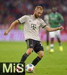 26.09.2025, Fussball Bundesliga 2025/2026, 5.Spieltag, FC Bayern Mnchen - SV Werder Bremen, in der Allianz-Arena Mnchen, Konrad Laimer (FC Bayern Mnchen)  am Ball,