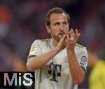 26.09.2025, Fussball Bundesliga 2025/2026, 5.Spieltag, FC Bayern Mnchen - SV Werder Bremen, in der Allianz-Arena Mnchen, Harry Kane (FC Bayern Mnchen) bedankt sich bei seiner Auswechslung bei den Fans,