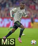 26.09.2025, Fussball Bundesliga 2025/2026, 5.Spieltag, FC Bayern Mnchen - SV Werder Bremen, in der Allianz-Arena Mnchen, Nicolas Jackson (FC Bayern Mnchen) am Ball.