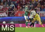 26.09.2025, Fussball Bundesliga 2025/2026, 5.Spieltag, FC Bayern Mnchen - SV Werder Bremen, in der Allianz-Arena Mnchen, Luis Diaz (FC Bayern Mnchen) zieht ab.