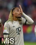26.09.2025, Fussball Bundesliga 2025/2026, 5.Spieltag, FC Bayern Mnchen - SV Werder Bremen, in der Allianz-Arena Mnchen, Sacha Boey (FC Bayern Mnchen) nachdenklich.