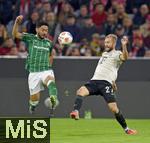 26.09.2025, Fussball Bundesliga 2025/2026, 5.Spieltag, FC Bayern Mnchen - SV Werder Bremen, in der Allianz-Arena Mnchen, v.l. Yukinari Sugawara (Werder Bremen) gegen Konrad Laimer (FC Bayern Mnchen) 
