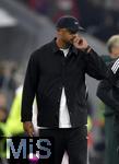 26.09.2025, Fussball Bundesliga 2025/2026, 5.Spieltag, FC Bayern Mnchen - SV Werder Bremen, in der Allianz-Arena Mnchen, Trainer Vincent Kompany (FC Bayern Mnchen) nachdenklich.