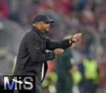 26.09.2025, Fussball Bundesliga 2025/2026, 5.Spieltag, FC Bayern Mnchen - SV Werder Bremen, in der Allianz-Arena Mnchen, Trainer Vincent Kompany (FC Bayern Mnchen) gestikuliert