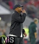 26.09.2025, Fussball Bundesliga 2025/2026, 5.Spieltag, FC Bayern Mnchen - SV Werder Bremen, in der Allianz-Arena Mnchen, Trainer Vincent Kompany (FC Bayern Mnchen) gestikuliert