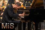 27.09.2025, Internationales Klassikfestival: Festival der Nationen 2025, im Kurhaus Bad Wrishofen (Unterallgu), Igor Levit, Klavier. Mit dem vbw Festivalorchester unter Dirigent Christoph Adt.
