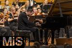 27.09.2025, Internationales Klassikfestival: Festival der Nationen 2025, im Kurhaus Bad Wrishofen (Unterallgu), Igor Levit, Klavier. Mit dem vbw Festivalorchester unter Dirigent Christoph Adt.
