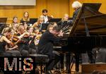 27.09.2025, Internationales Klassikfestival: Festival der Nationen 2025, im Kurhaus Bad Wrishofen (Unterallgu), Igor Levit, Klavier. Mit dem vbw Festivalorchester unter Dirigent Christoph Adt.

